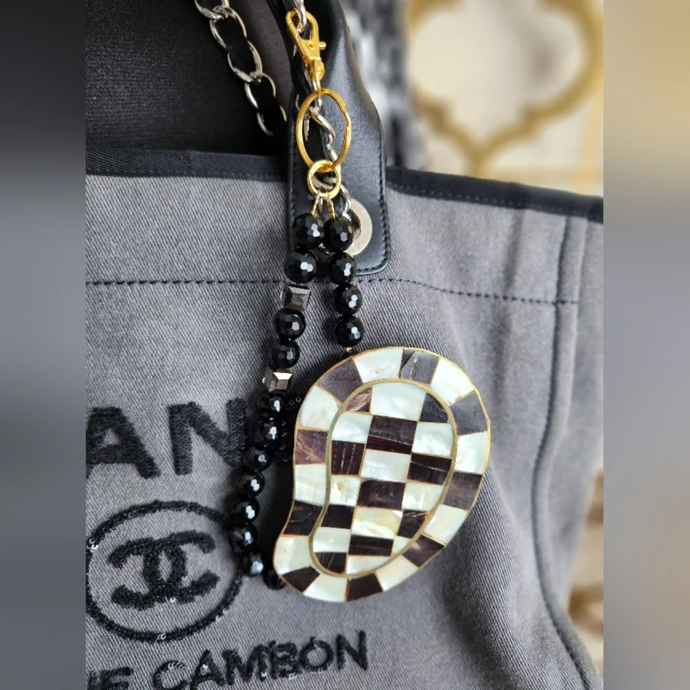 🦪Mother Of Pearl, Chrystals Checkered Pendant Bag Charm w/Goldtone Hardware - Picture 16 of 16